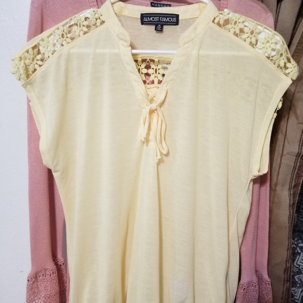 Cute womens top 🌺